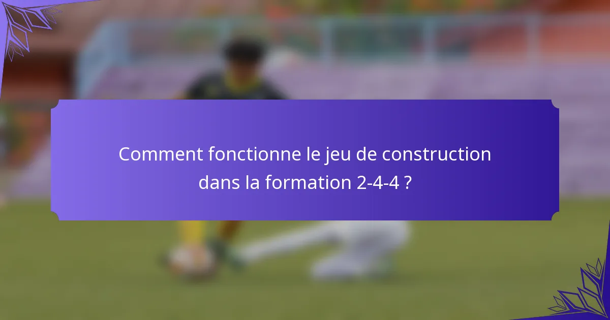 Comment fonctionne le jeu de construction dans la formation 2-4-4 ?